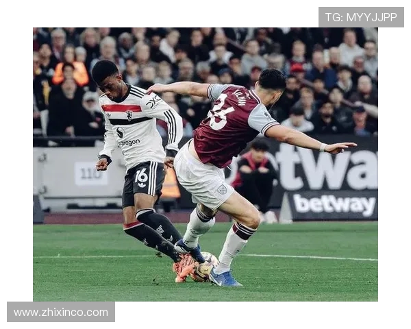 西汉姆联球迷遭遇惨败情绪激动 冲入球场与安保发生激烈冲突